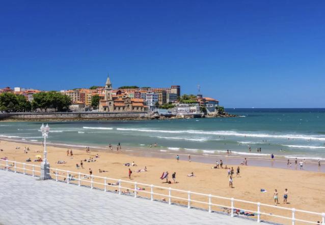 Apartamentos La Xiuca Playa Хіхон Екстер'єр фото